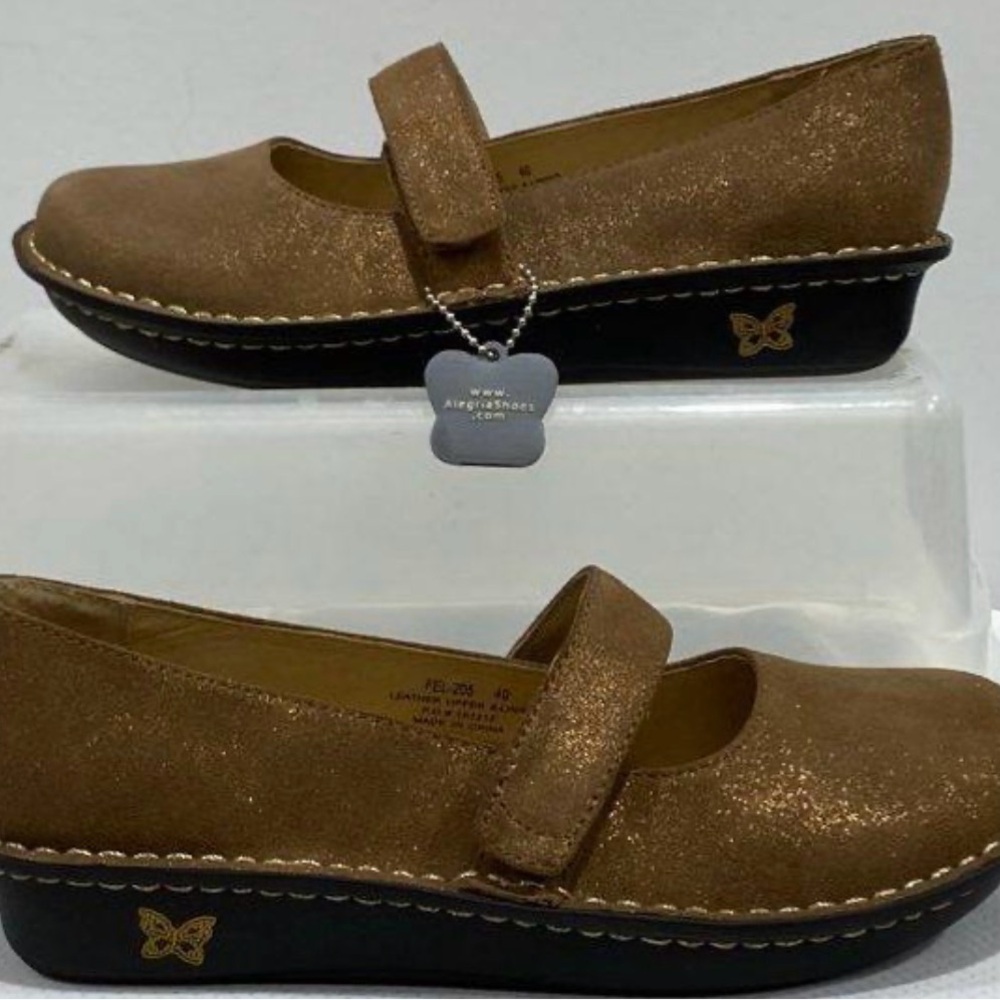 NWT Mary Jane’s Gold Glitter Metallic ALEGRIA Size 10